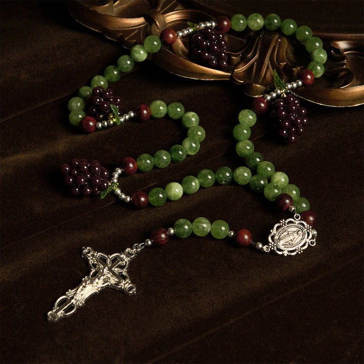 Christianartworkshop Rosenkranz aus grünen und violetten Traubenperlen, inspiriert von Christus, dem wahren Weinstock - image 2