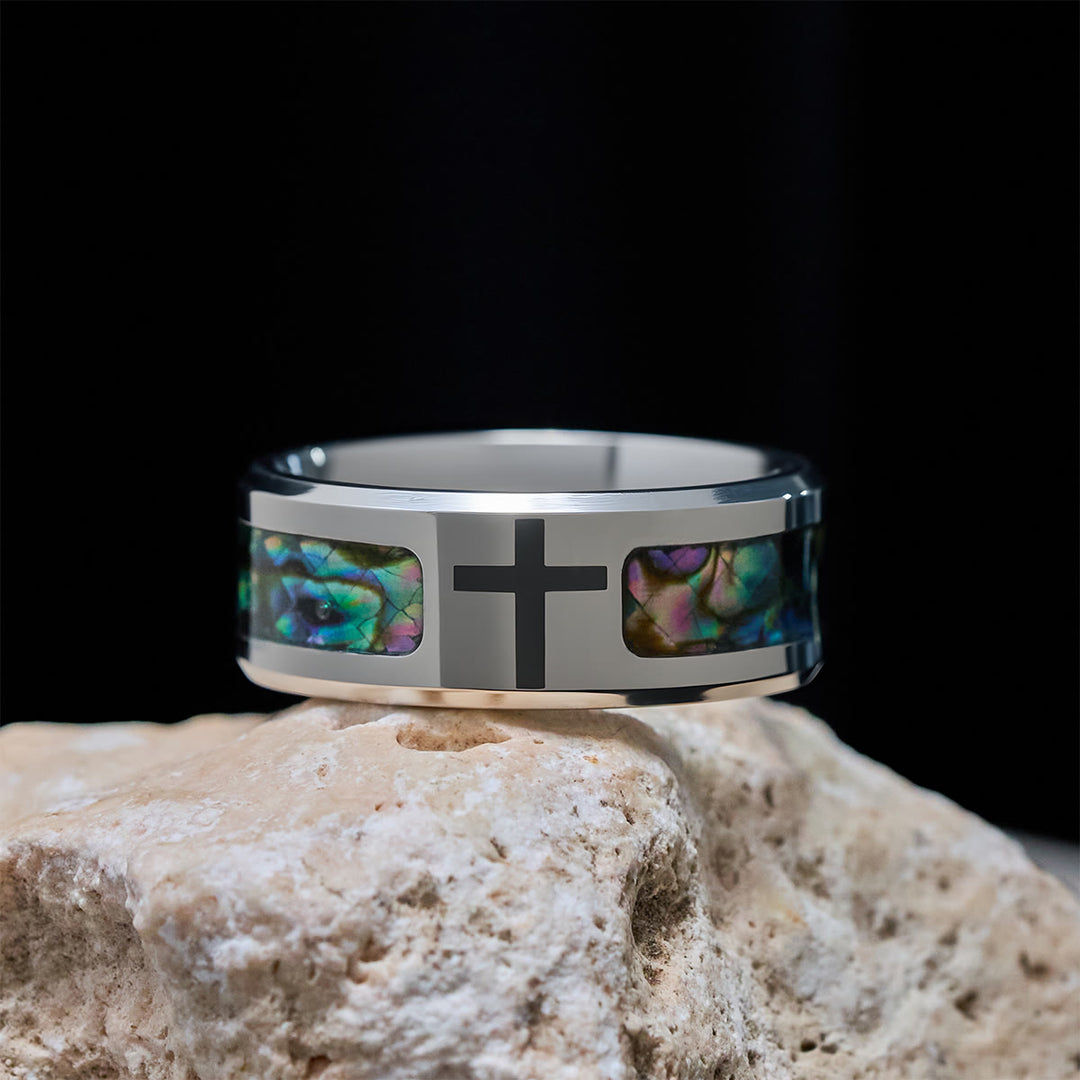 Christianartworkshop Minimalistischer Titan-Ring mit Glaubenskreuz und schimmernder Einlage aus Buntglas - US12 - image 0