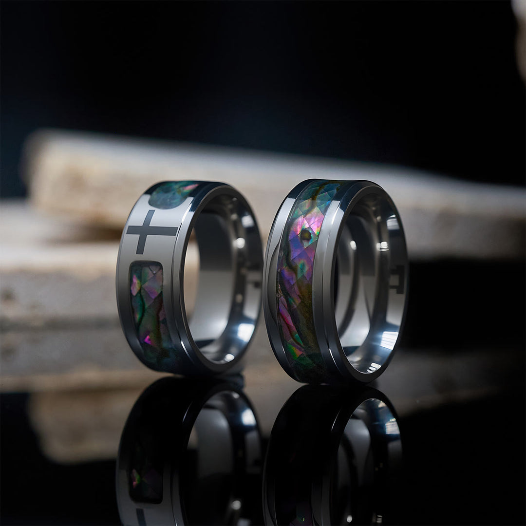 Christianartworkshop Minimalistischer Titan-Ring mit Glaubenskreuz und schimmernder Einlage aus Buntglas - image 2