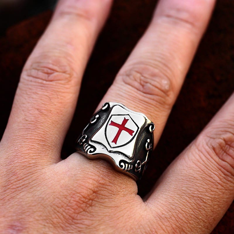 Christianartworkshop Mittelalterlicher Schildring mit rotem Kreuz, ritterlichem Design und gravierten Details - image 1