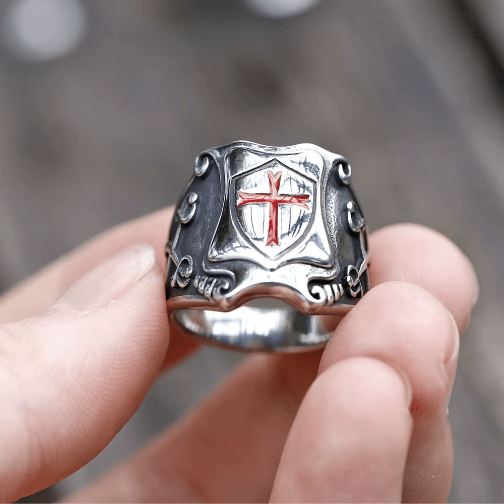 Christianartworkshop Schildring im mittelalterlichen Stil mit rotem Kreuz, ritterlichem Design und eingravierten Details - image 3