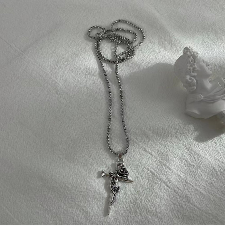 Christianartworkshop Halskette mit Rosen-Kreuz und gotischem Blumendesign - image 6