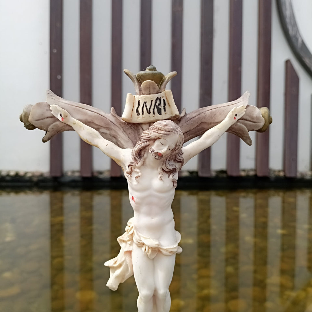 Christianartworkshop Klassische Jesus-Figur aus Kunstharz-Kruzifix: Ungewöhnliches Abzeichen der unerschütterlichen Überzeugung - image 5