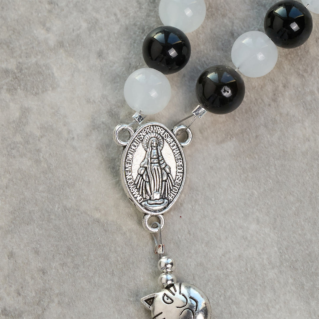 Christianartworkshop Segen Unserer Lieben Frau mit schwarz-weißen Kuh- und Katzenperlen-Armband, Tier-Rosenkranz - image 8