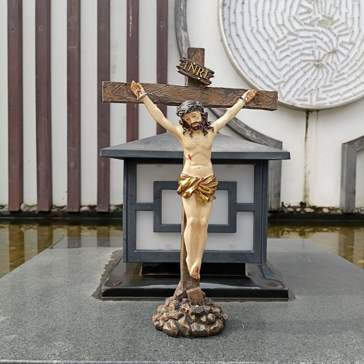 Christianartworkshop Minimalistisches Jesus-Ornament aus Kunstharzkruzifix: Einzigartiges Zeichen dezenter religiöser Ehrfurcht - image 2
