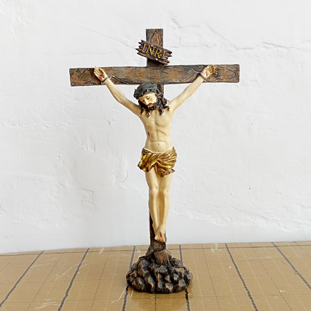 Christianartworkshop Minimalistisches Jesus-Ornament aus Kunstharzkruzifix: Einzigartiges Zeichen dezenter religiöser Ehrfurcht - image 5