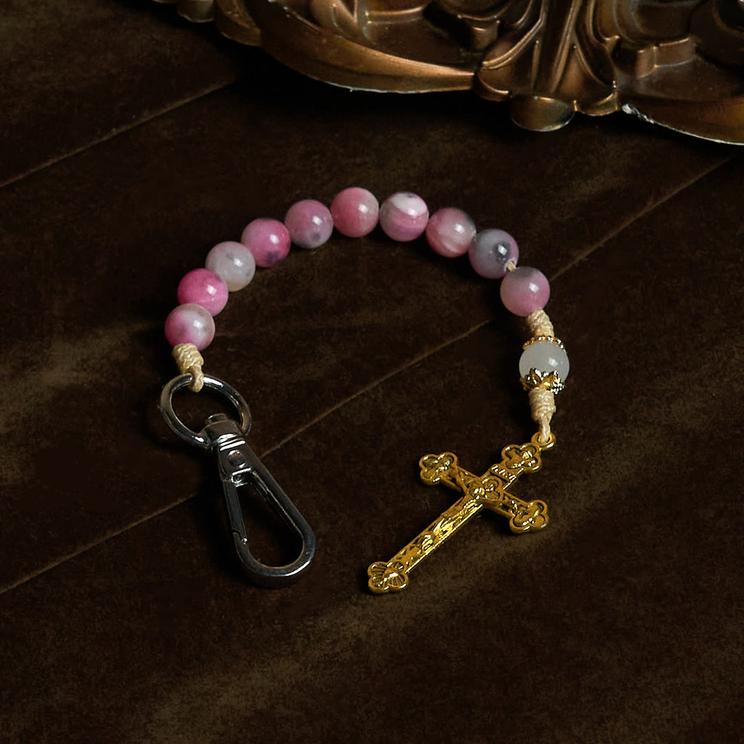 Christianartworkshop Tragbarer Rosenkranz-Schlüsselanhänger aus persischen rosa Jadeperlen mit bronzenem Kruzifix - image 2