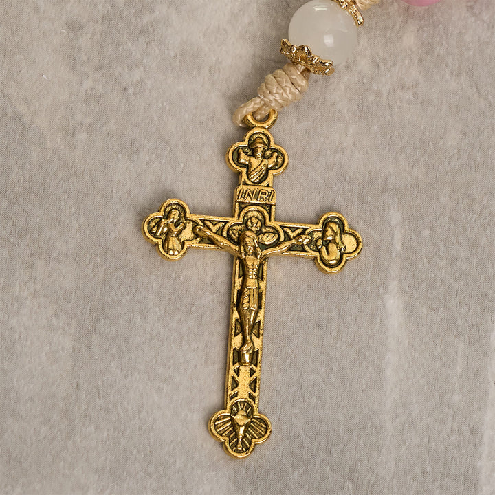 Christianartworkshop Tragbarer Rosenkranz-Schlüsselanhänger aus persischen rosa Jadeperlen mit bronzenem Kruzifix - image 4
