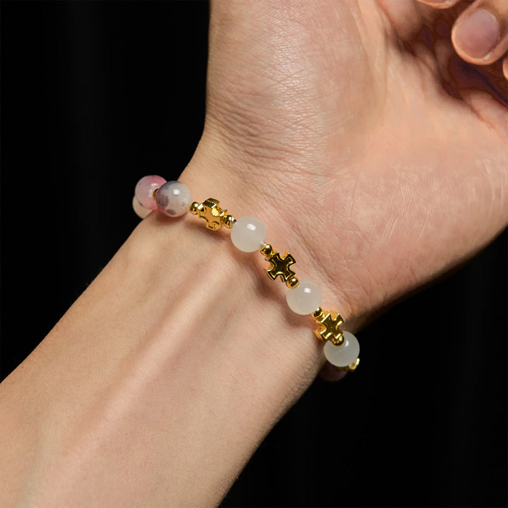 Christianartworkshop Anmutiges 8 mm großes Armband aus persischen rosa und schwarzen Jadeperlen mit antikem Kreuz - image 1