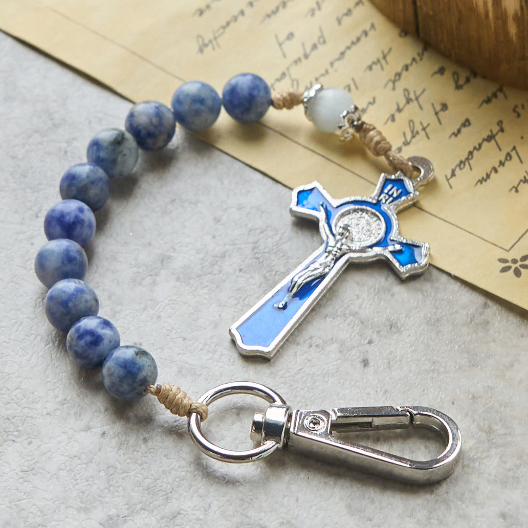 Christianartworkshop Tragbarer Gebetsrosenkranz aus blauer Jade mit Emaille-Kreuz des Lichts - Rosenkranz Schlüsselanhänger - image 0