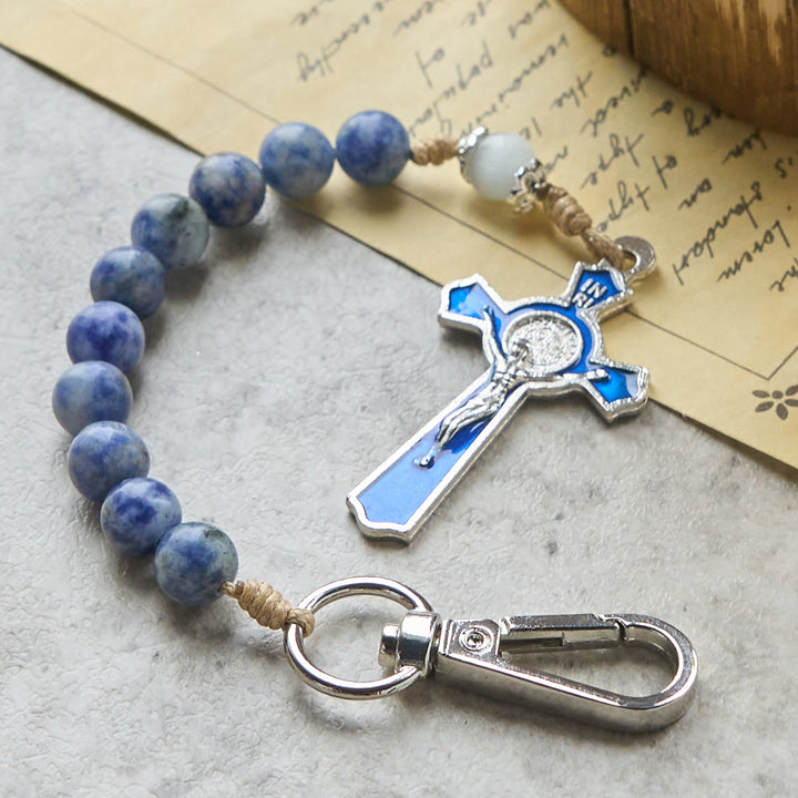 Christianartworkshop Tragbarer Gebetsrosenkranz aus blauer Jade mit Emaille-Kreuz des Lichts - Rosenkranz Schlüsselanhänger - image 0