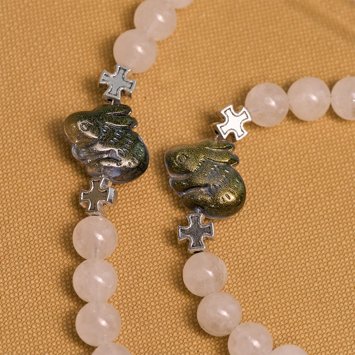 Christianartworkshop Segen des Heiligen Herzens mit Kaninchenanhängern und weiß-grünen Perlen, Tierrosenkranz - image 6