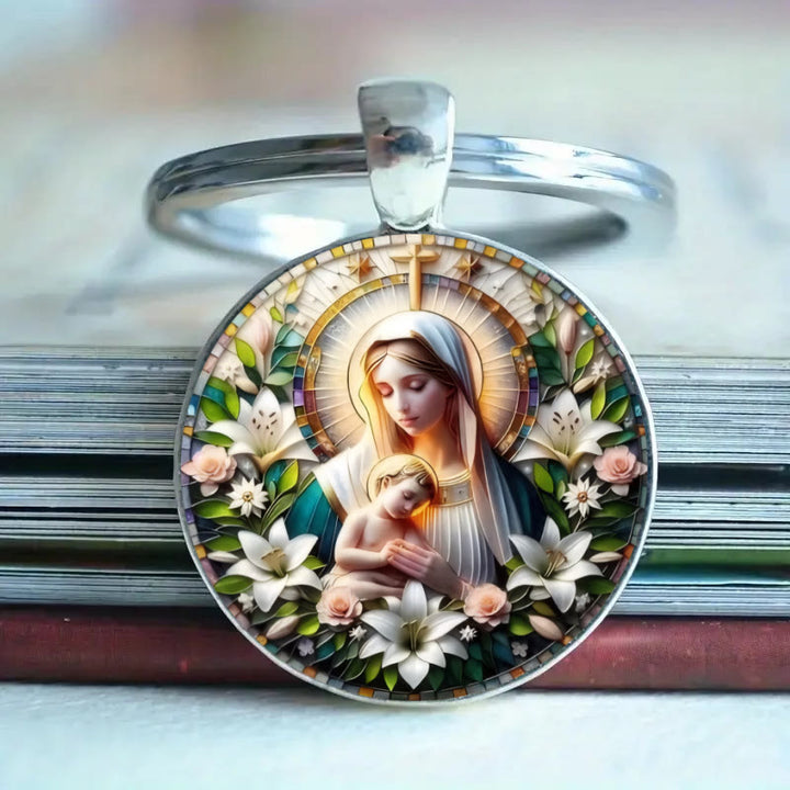 Christianartworkshop Klassischer runder Glas-Schlüsselanhänger der göttlichen Himmelfahrt: Zeitloses Symbol der erhebenden Kraft des Glaubens - Maria und Jesus - image 2