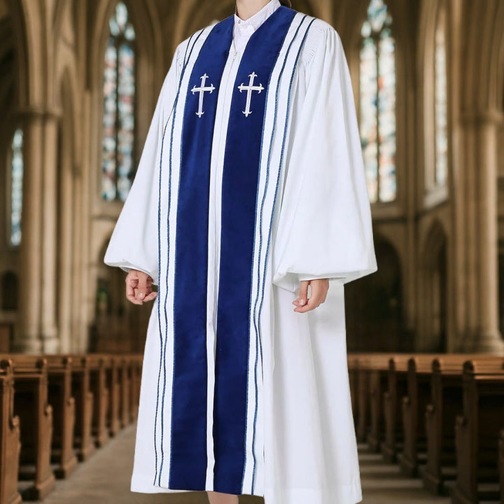 Christianartworkshop Weiße Kirchenrobe für Geistliche mit gestickten Kreuzen und blauem Paneel-Design - image 1