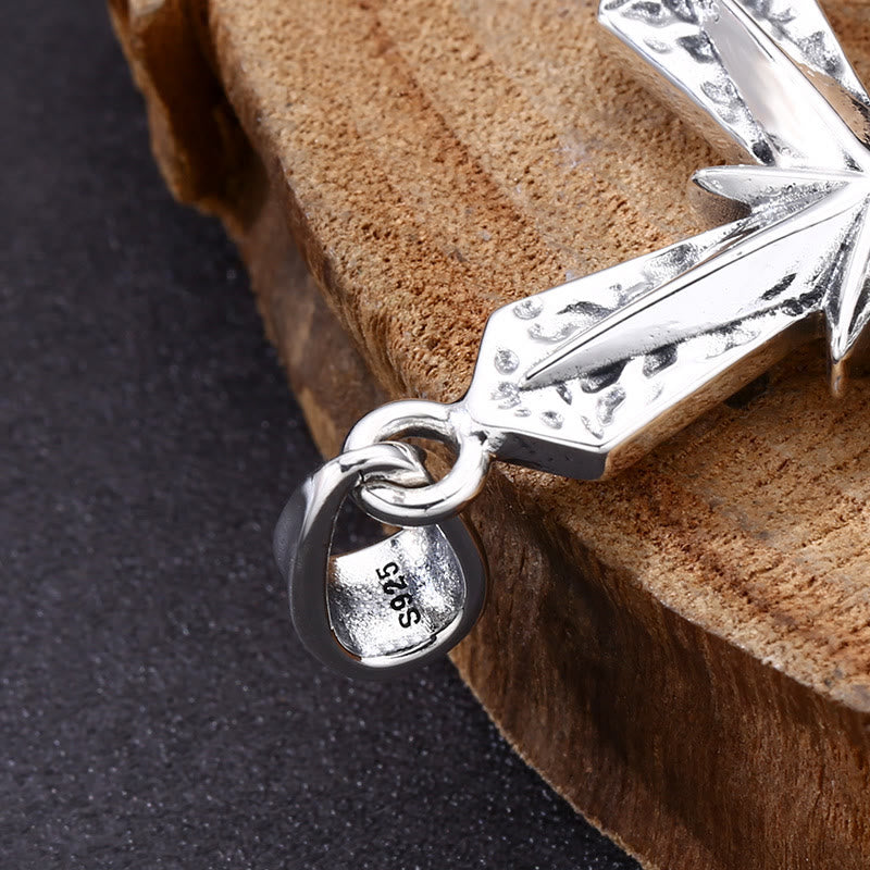 Christianartworkshop Klassische Halskette aus poliertem Sterlingsilber mit Kreuz: Ein subtiles und doch heiliges Symbol der Hingabe - image 3