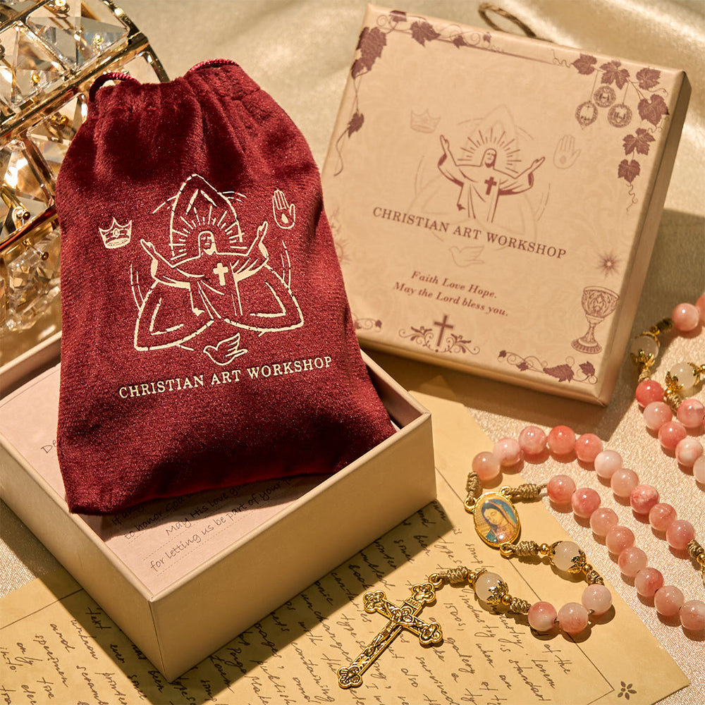 Christianartworkshop Handgefertigter Rosenkranz aus rosa glänzenden Perlen mit Messingkruzifix und Anhänger „Unsere Liebe Frau“ - image 1