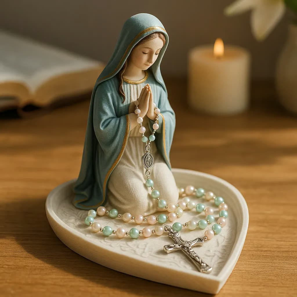Christianartworkshop Klassischer Rosenkranzhalter aus Kunstharz mit betender Jesusfigur: Ein zeitloses Symbol der Hingabe - Unsere Liebe Frau - M (Höhe 15 cm) - image 0