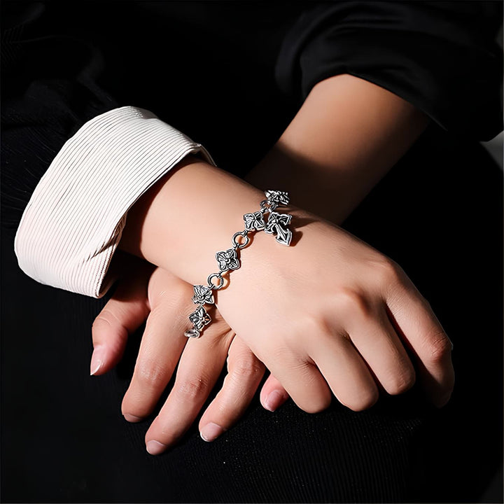 Christianartworkshop – Kreuzarmband aus Sterlingsilber im Retro-Stil mit Blumenmotiven: Ein nostalgisches Zeichen des Glaubens - image 1