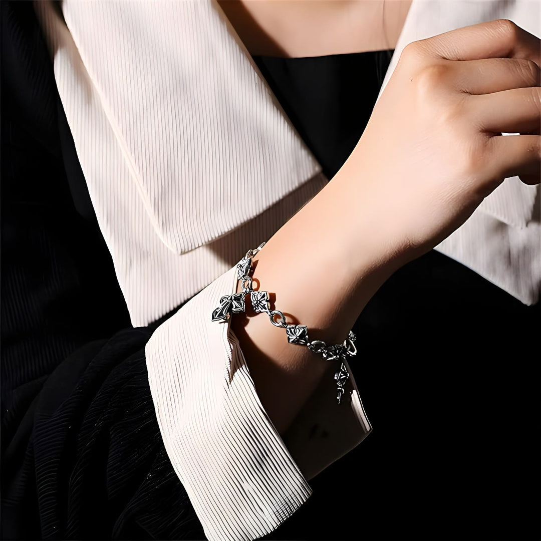 Christianartworkshop Retro-Armband aus Sterlingsilber mit Kreuz und floralen Motiven: Ein nostalgisches Zeichen des Glaubens - image 2