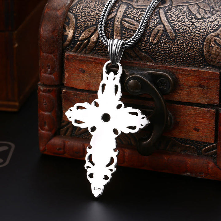 Klassische Kreuzkette aus Sterlingsilber mit Zirkonia von Christianartworkshop: Ein tiefgründiges Symbol des Glaubens - image 3