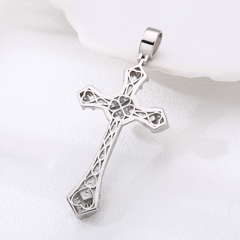 Christianartworkshop Künstlerischer Diamant – Silberner Kreuzanhänger mit Nieten: Eine einzigartige Fusion aus Eleganz und Glauben - image 3