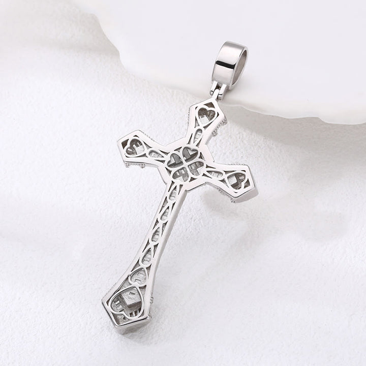 Christianartworkshop Künstlerischer Diamant – Silberner Kreuzanhänger mit Nieten: Eine einzigartige Fusion aus Eleganz und Glauben - image 3