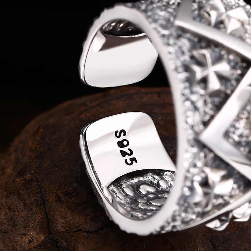 Christianartworkshop Klassischer Ring mit Kreuzmuster aus 925er Silber: Ein tiefgründiges Symbol des Glaubens - image 2