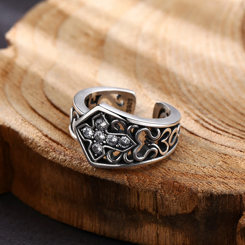 Christianartworkshop Handgefertigter offener Kreuzring aus 925er Silber mit Zirkon: Eine seltene Verschmelzung von Handwerkskunst und Glauben - 925er Sterlingsilber - image 0