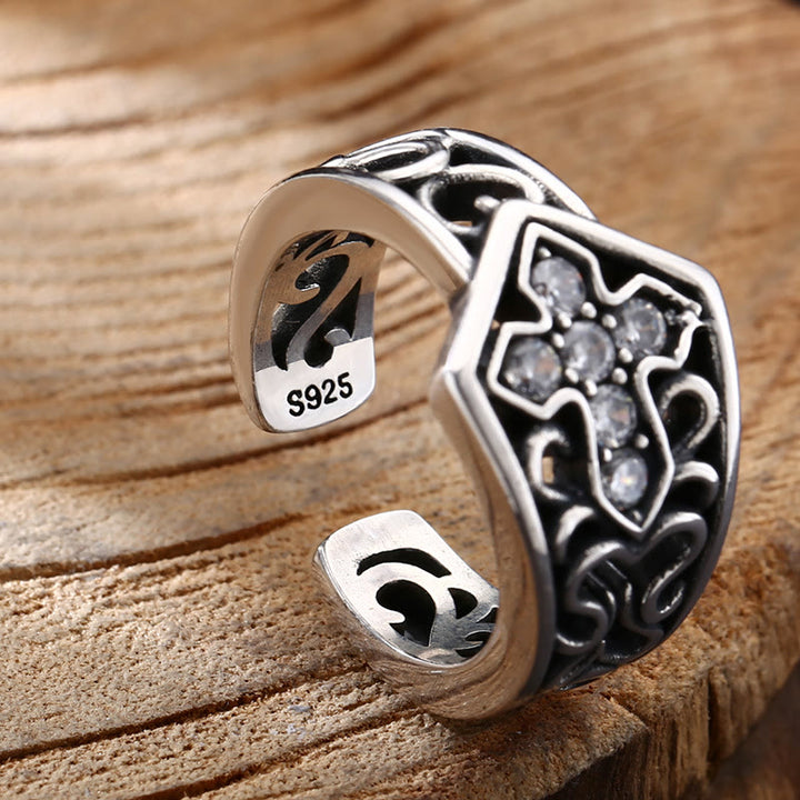 Christianartworkshop Handgefertigter offener Kreuzring aus 925er Silber mit Zirkonia: Eine seltene Verbindung von Handwerkskunst und Glauben - image 2