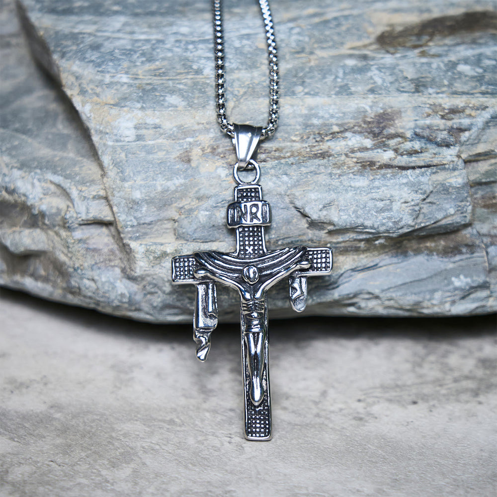 Christianartworkshop Künstlerische INRI-Kreuz-Halskette aus Sterlingsilber: Eine einzigartige Mischung aus Kunst und Glauben - image 1
