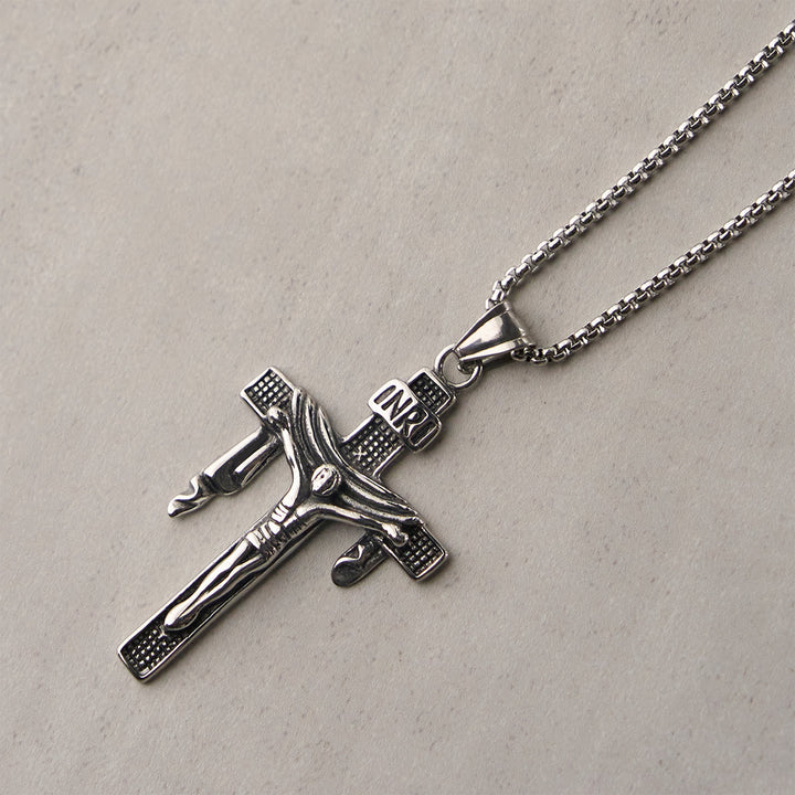 Christianartworkshop Künstlerische INRI-Kreuz-Halskette aus Sterlingsilber: Eine einzigartige Mischung aus Kunst und Glauben - image 3
