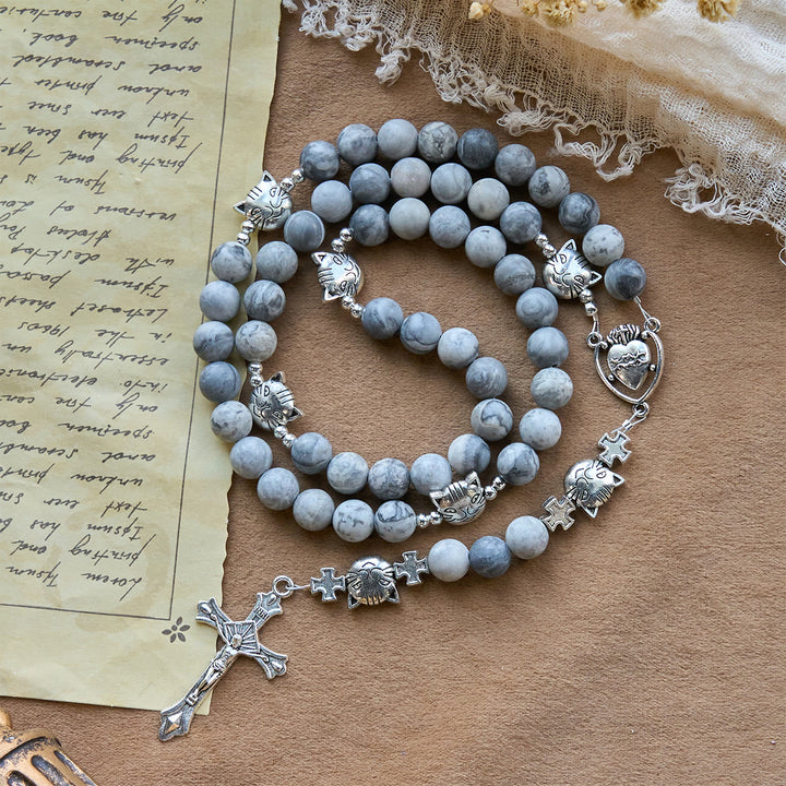 Christianartworkshop Gebetsrosenkranz mit hellgrauer getigerter Katze: Gebetsvolle Fürsorge für streunende Katzen, Armband, Tierrosenkranz - image 4