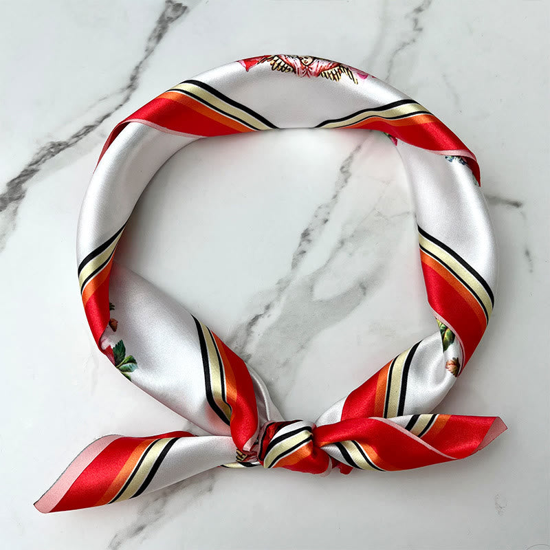 Christianartworkshop Seide – Handgefertigtes Bandana mit dem Muster Unserer Lieben Frau: Ein zeitloses Symbol der Hingabe - image 1