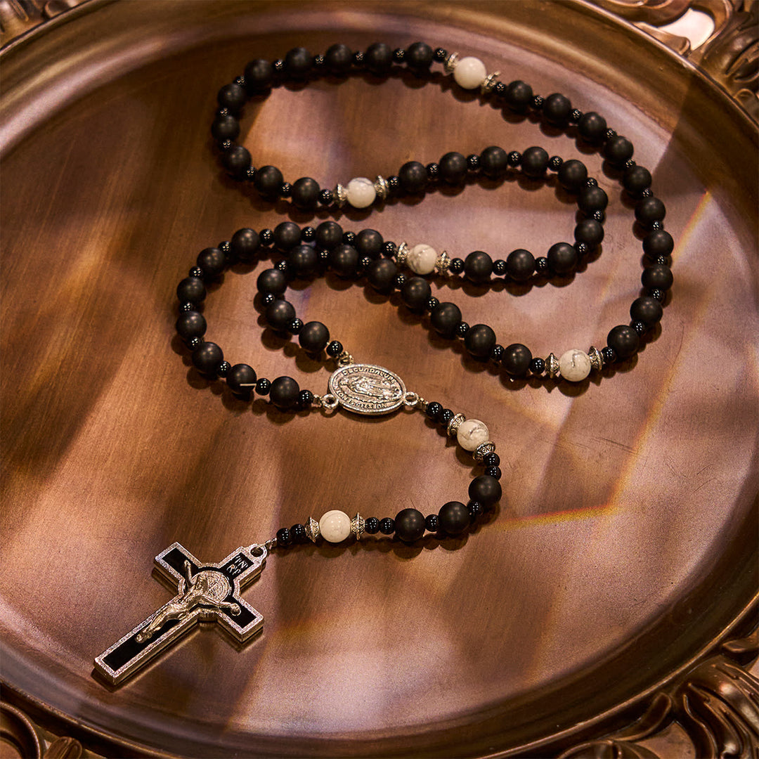 Christianartworkshop Handgefertigter Rosenkranz aus mattschwarzen Perlen mit silbernem Kruzifix und Wundertätiger Medaille - image 4