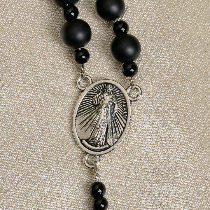 Christianartworkshop Handgefertigter Rosenkranz aus mattschwarzen Perlen mit silbernem Kruzifix und Wundertätiger Medaille - image 9