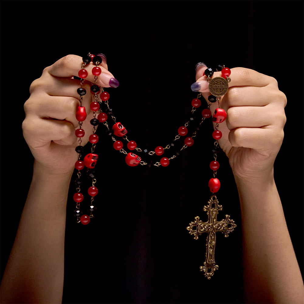 Christianartworkshop Rosenkranz im gotischen Stil mit roten Totenkopf-Akzenten und kunstvollem Blumenkreuz - image 1