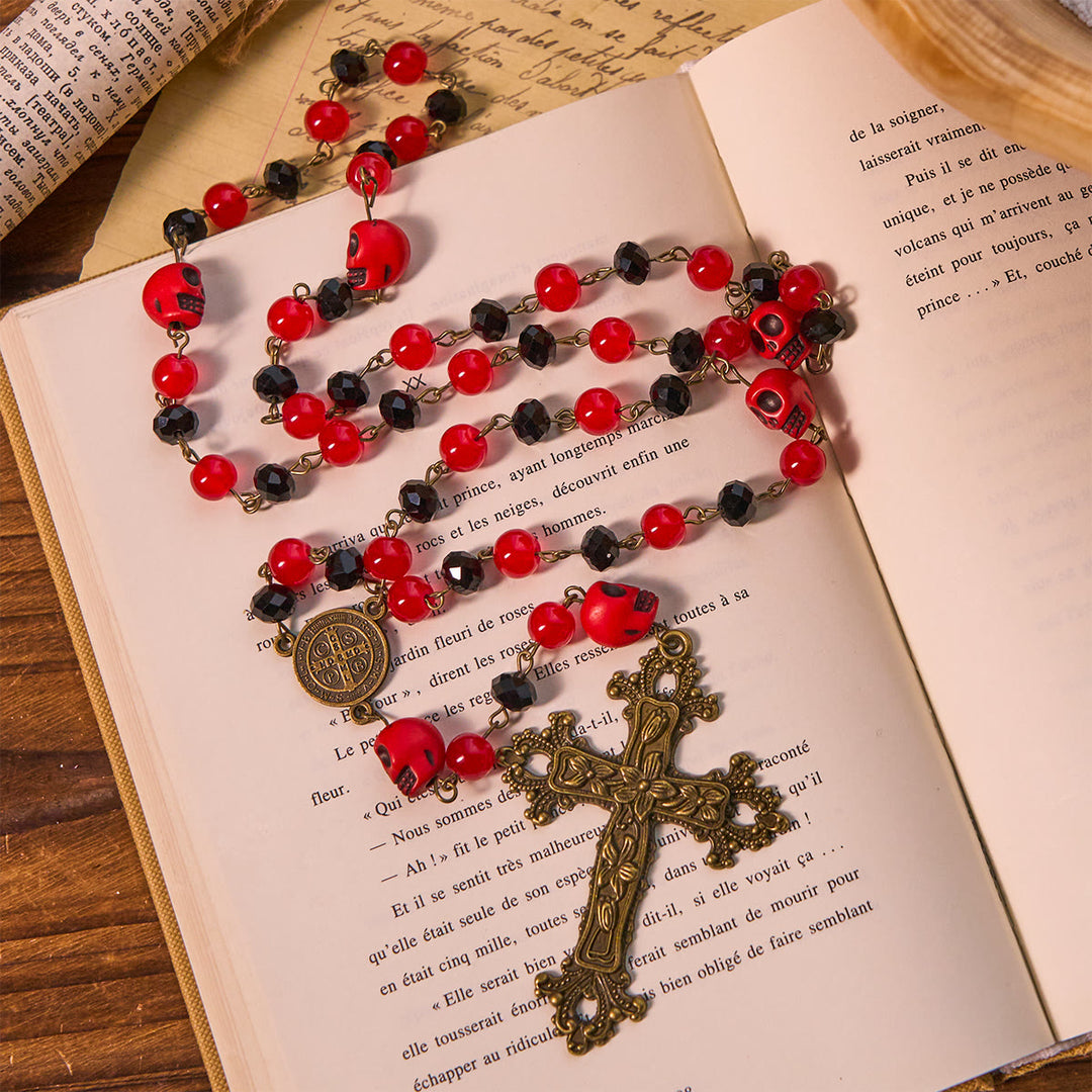 Christianartworkshop Rosenkranz im gotischen Stil mit roten Totenkopf-Akzenten und kunstvollem Blumenkreuz - Halloween-Rosenkranz - image 0