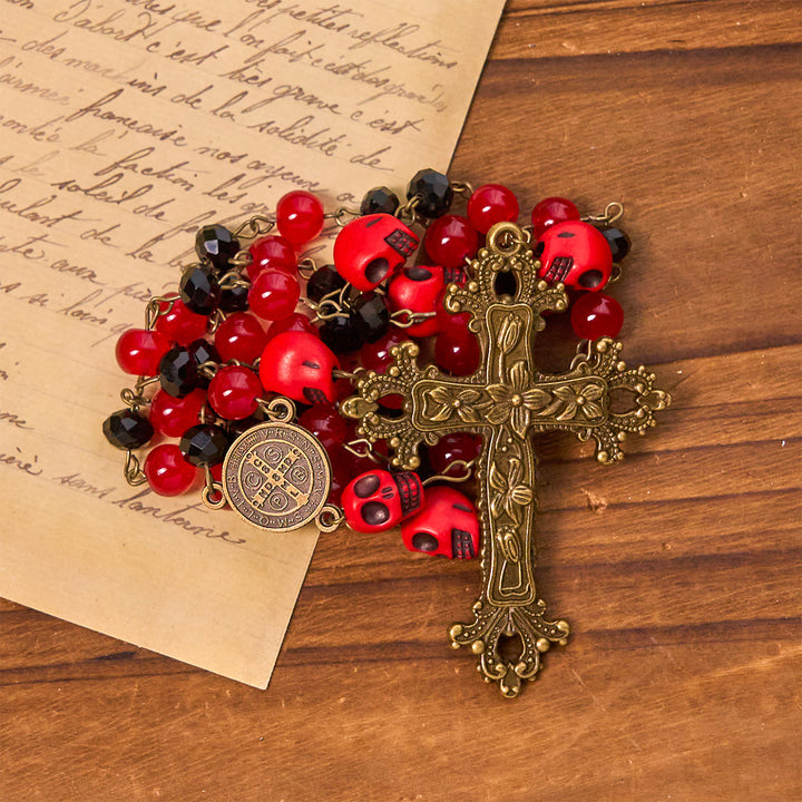 Christianartworkshop Rosenkranz im gotischen Stil mit roten Totenkopf-Akzenten und kunstvollem Blumenkreuz - image 5