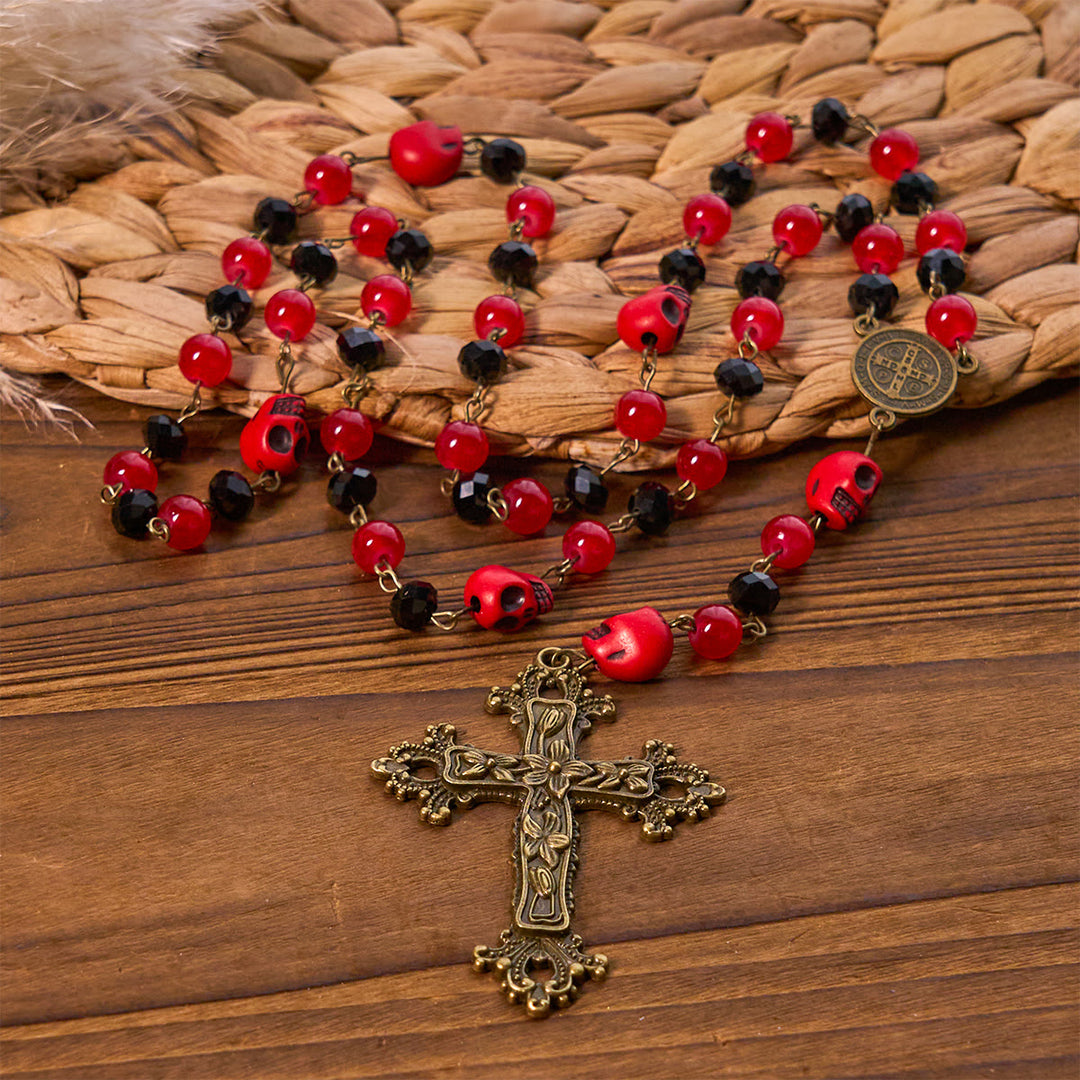 Christianartworkshop Rosenkranz im gotischen Stil mit roten Totenkopf-Akzenten und kunstvollem Blumenkreuz - image 3