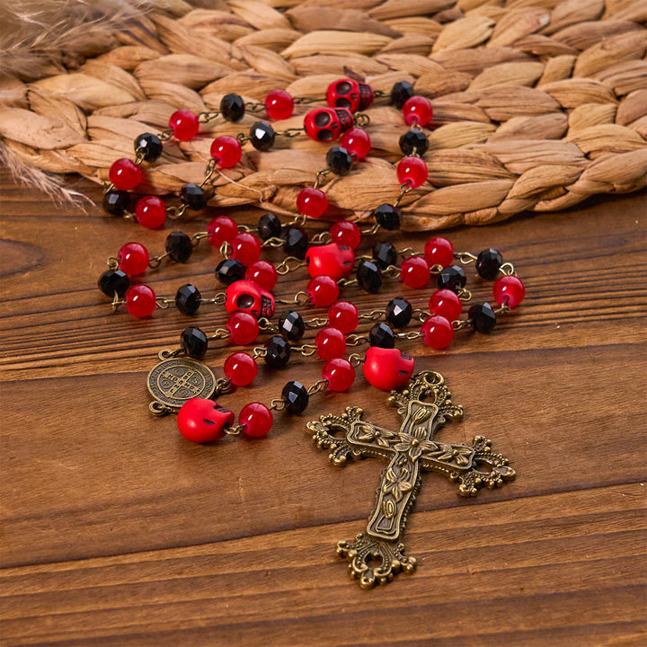 Christianartworkshop Rosenkranz im gotischen Stil mit roten Totenkopf-Akzenten und kunstvollem Blumenkreuz - image 4
