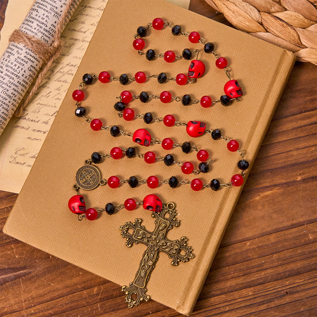 Christianartworkshop Rosenkranz im gotischen Stil mit roten Totenkopf-Akzenten und kunstvollem Blumenkreuz - image 2