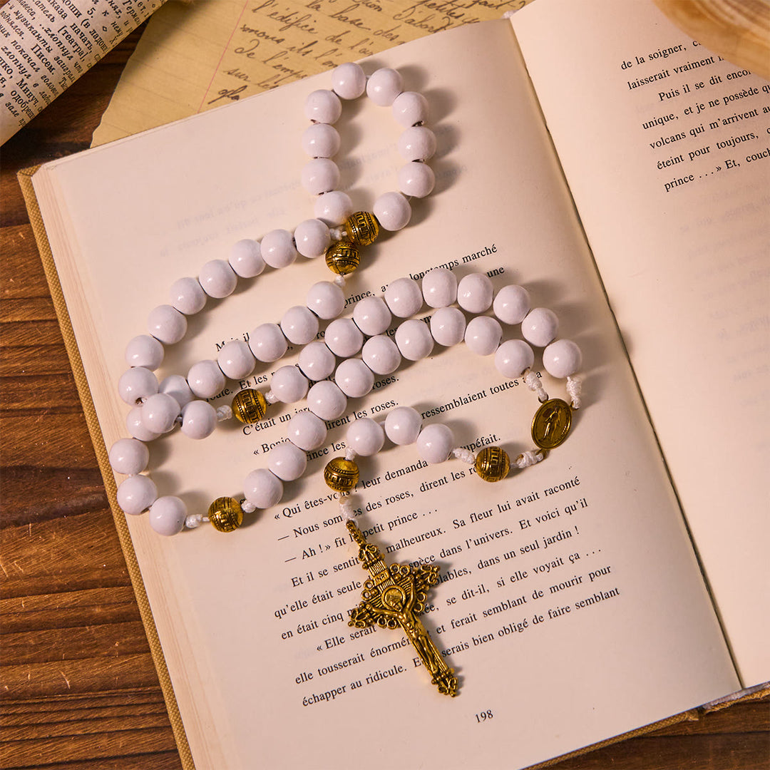 Christianartworkshop Eleganter Rosenkranz aus weißen Perlen mit goldfarbenem Kruzifix und Medaille Unserer Lieben Frau - image 2