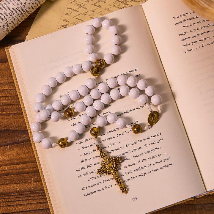 Christianartworkshop Eleganter Rosenkranz aus weißen Perlen mit goldfarbenem Kruzifix und Medaille Unserer Lieben Frau - image 2