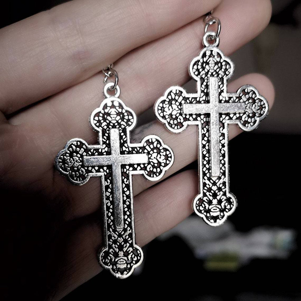 Vintage-Ohrhänger mit filigranem Kreuzmuster von Christianartworkshop: Trendiger Schmuck für jeden Tag - image 1