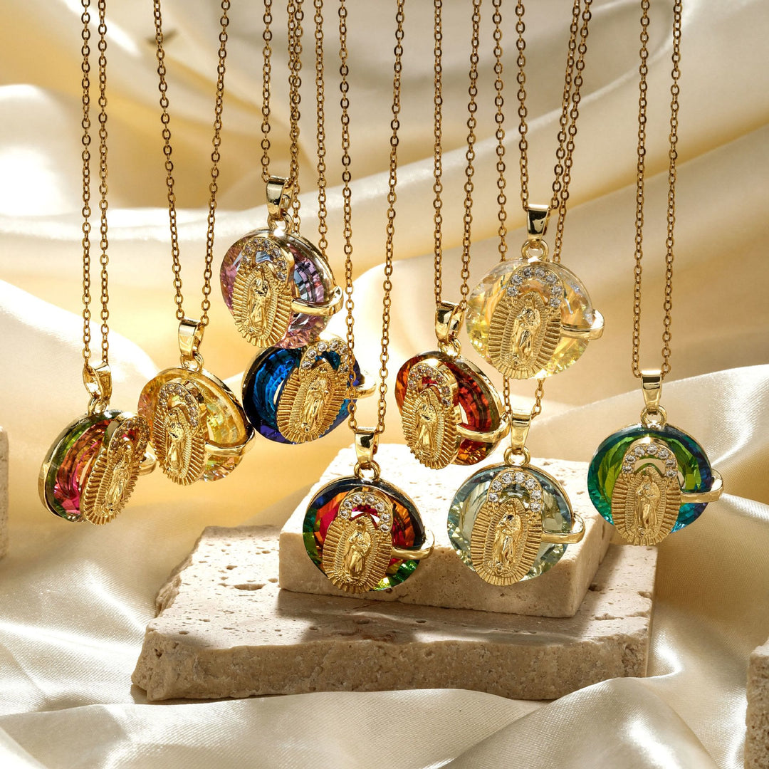 Christianartworkshop Mehrfarbige Halsketten mit Kristallen der Muttergottes: Glaube – Künstlerischer Schmuck - image 0