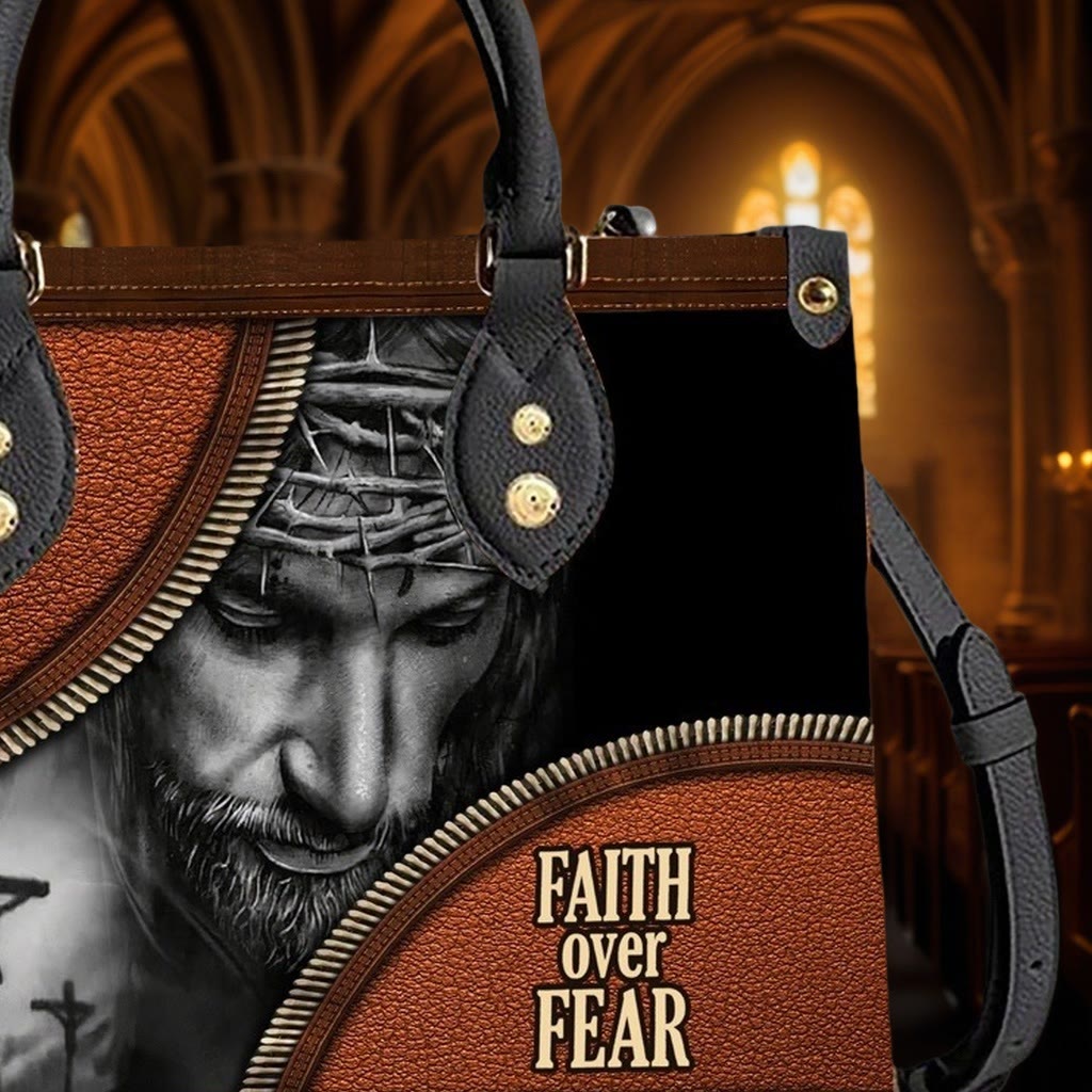 Christianartworkshop Lederhandtasche mit Jesus-Motiv „Glaube über Angst“: Tragen Sie Mut und Christus mit sich - image 4
