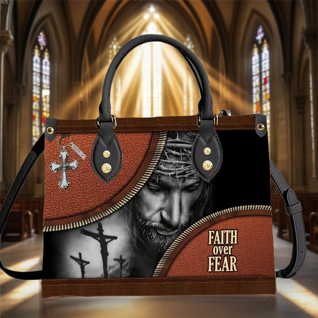 Christianartworkshop – Handtasche aus Leder mit Jesusmotiv: Glaube statt Angst – Trage Mut und Christus bei dir - image 1