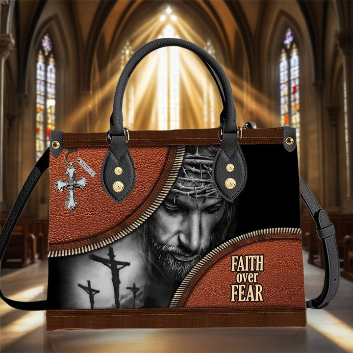 Christianartworkshop – Handtasche aus Leder mit Jesusmotiv: Glaube statt Angst – Trage Mut und Christus bei dir - image 1