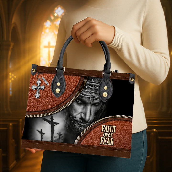 Christianartworkshop – Handtasche aus Leder mit Jesusmotiv: Glaube statt Angst – Trage Mut und Christus bei dir - image 3