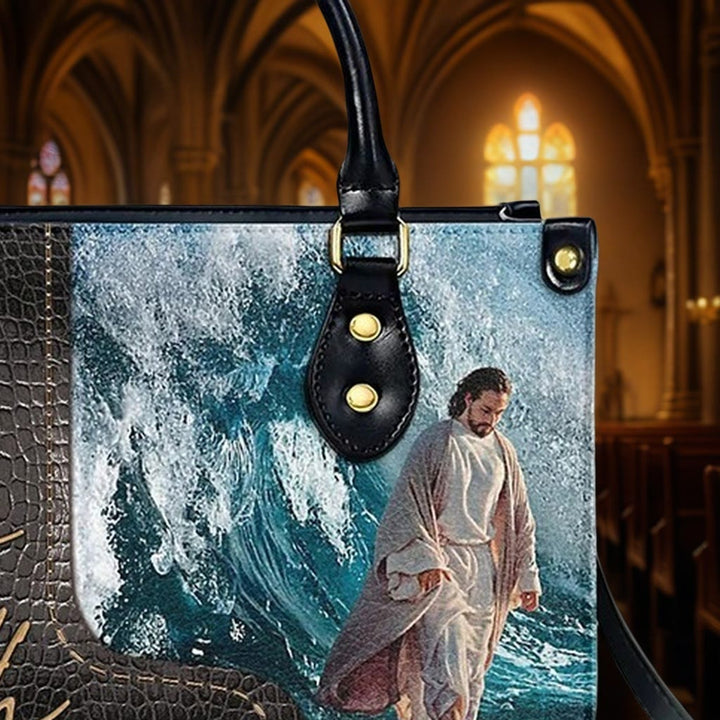 Personalisierte Lederhandtasche mit Jesusmotiv von Christianartworkshop: Spiritueller Glaube – Inspiration zum Mitnehmen - image 5